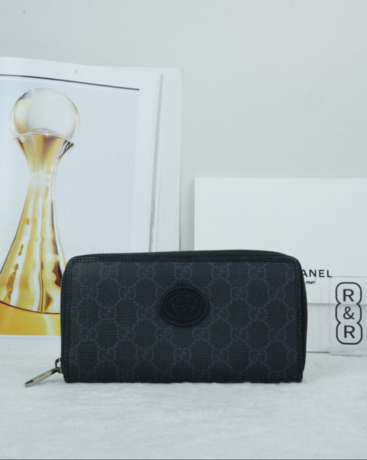 Interlocking G Zip Around