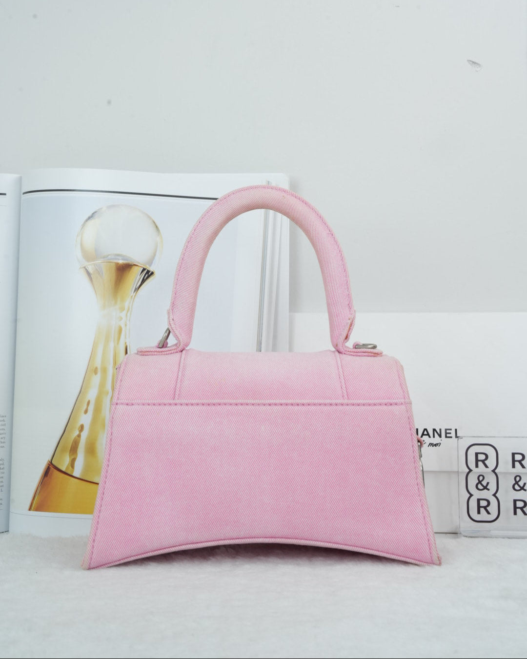 Hourglass Top Handle