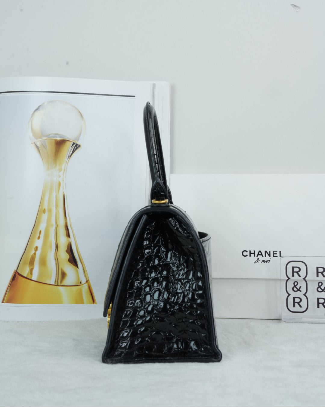 Hourglass Top Handle