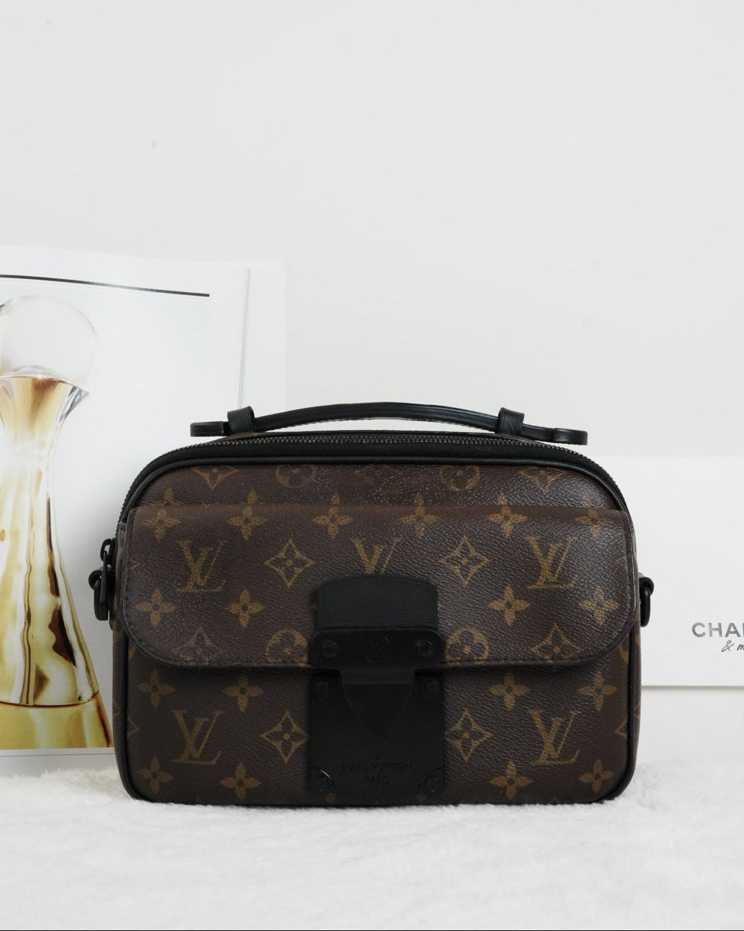 S Lock Messenger Bag