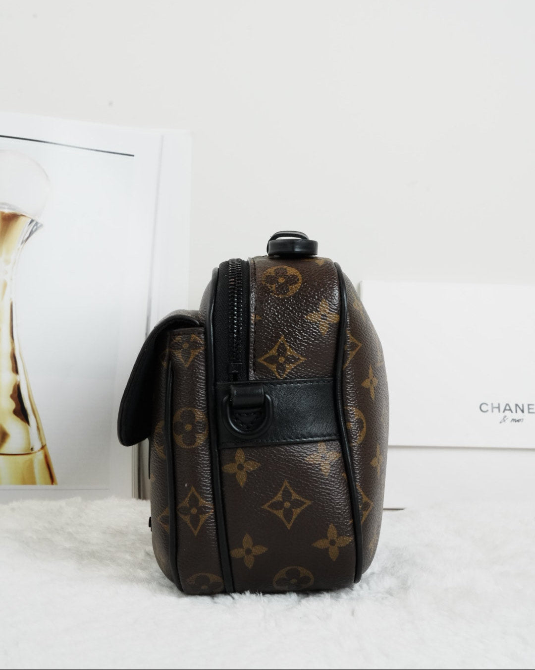 S Lock Messenger Bag