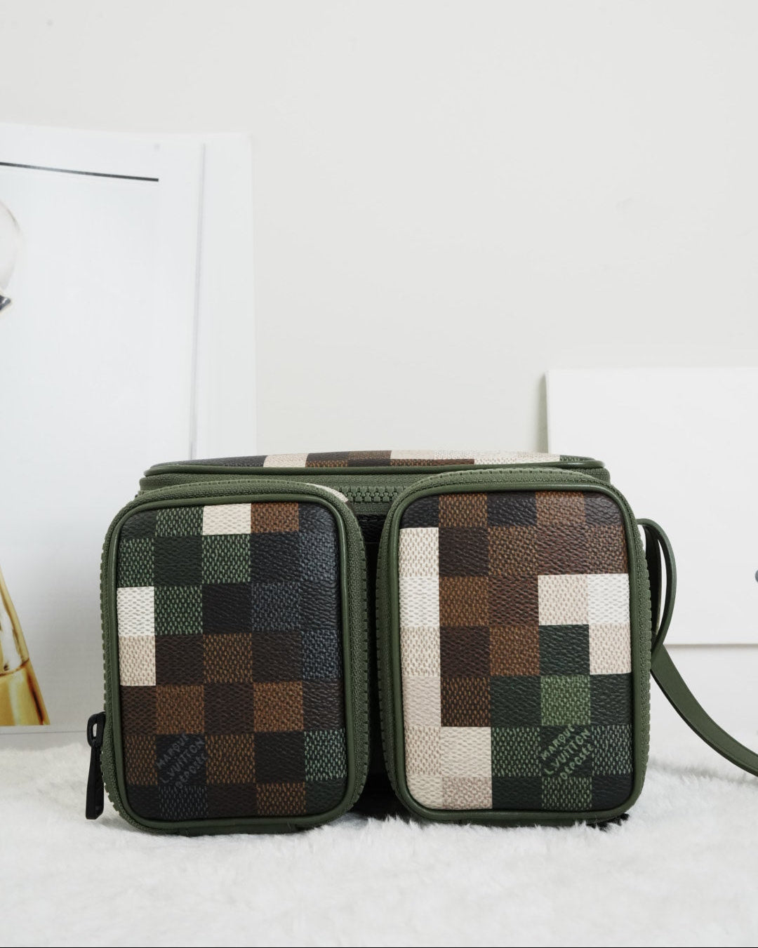 Trail Wearble 钱包– Reborn & Resell