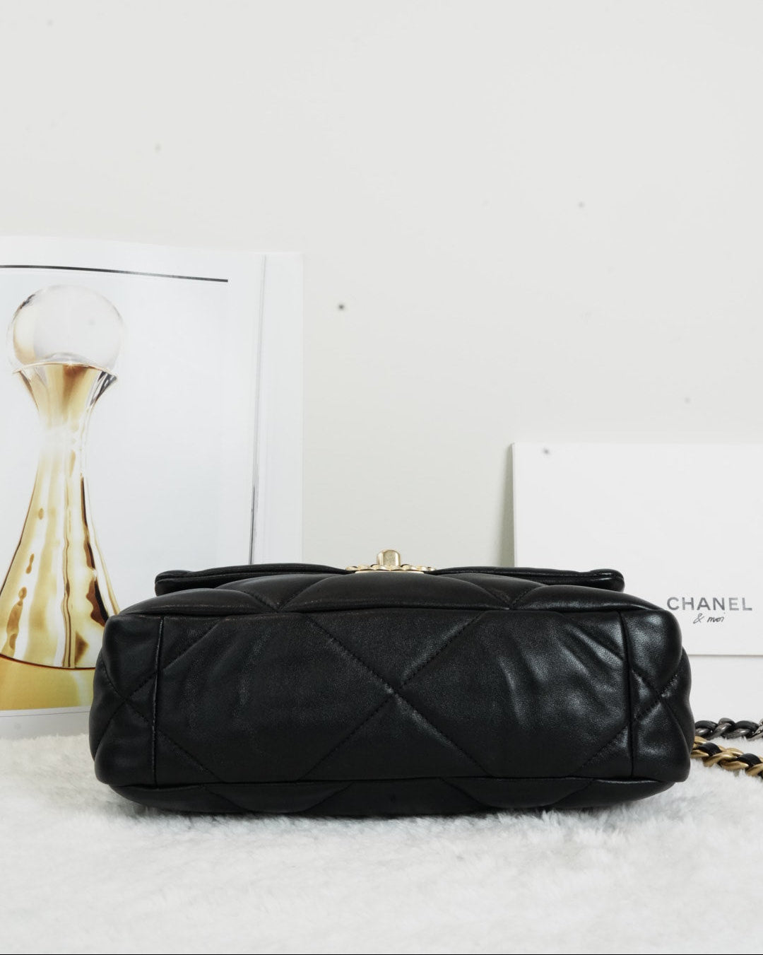 Chic Carry Flap Bag