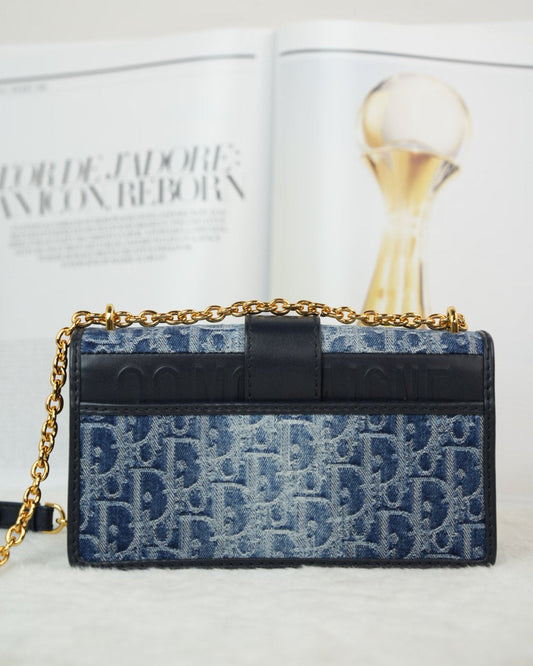 30 Montaigne East-West