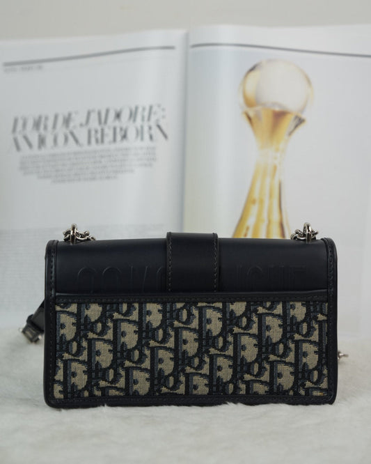 30 Montaigne East-West