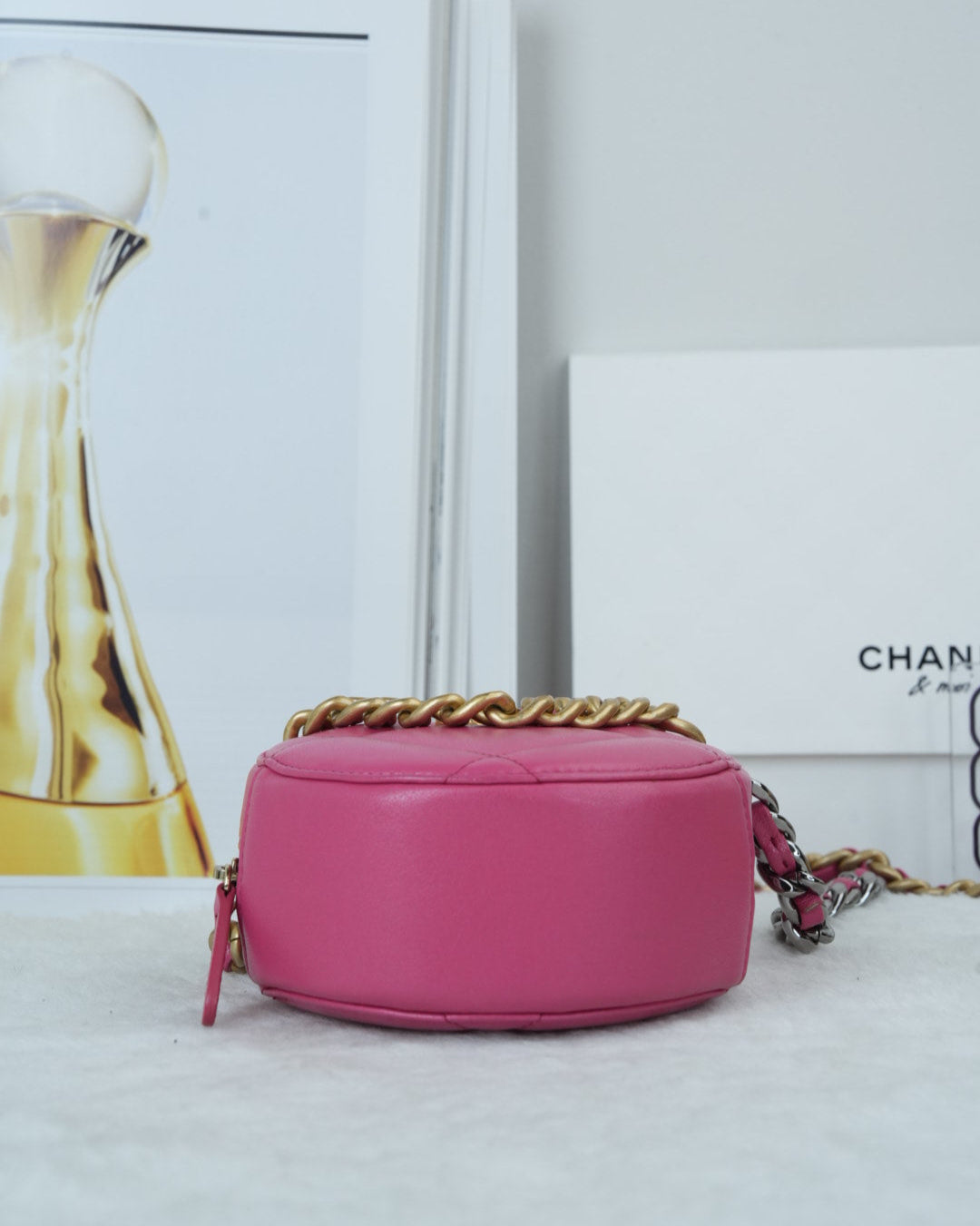 19 Round Clutch with Chain