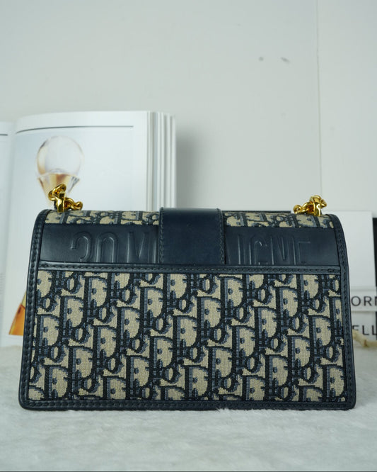 30 Montaigne Chain Bag