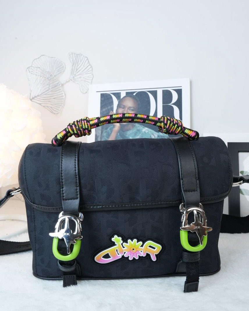 Explorer Messenger Bag