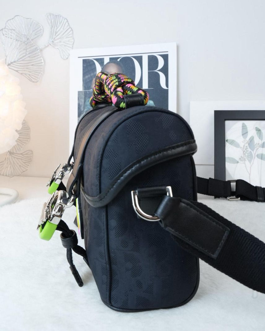 Explorer Messenger Bag