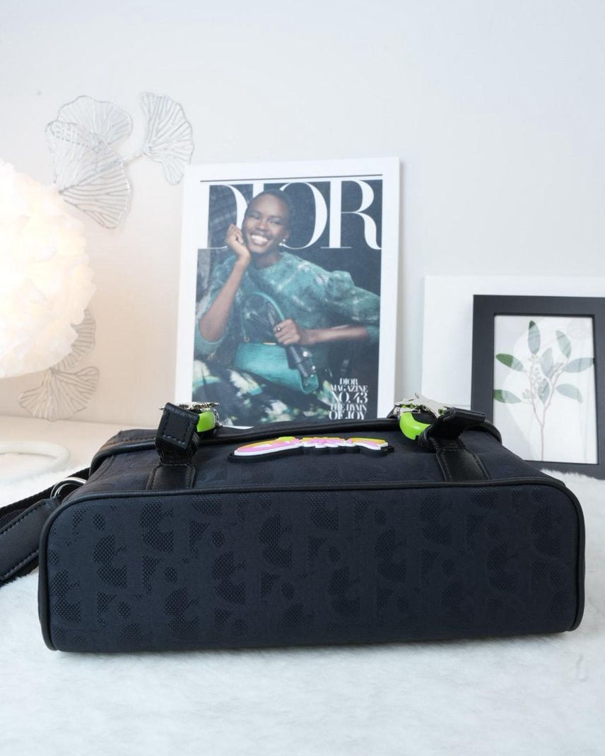 Explorer Messenger Bag