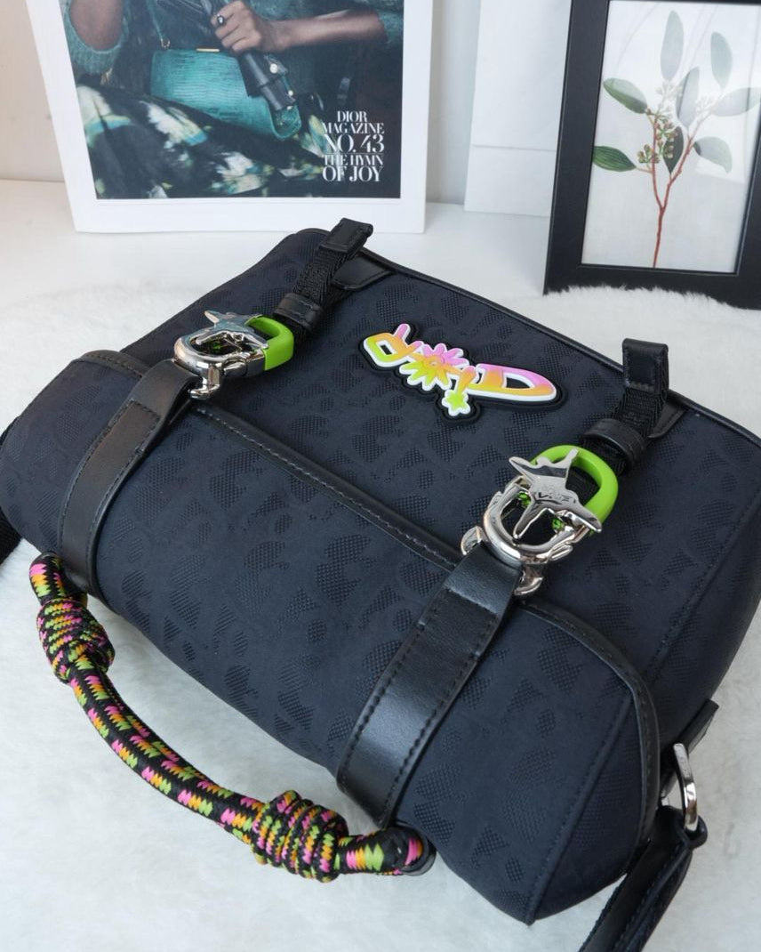 Explorer Messenger Bag