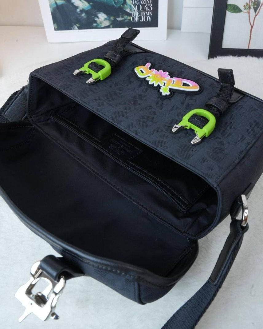 Explorer Messenger Bag