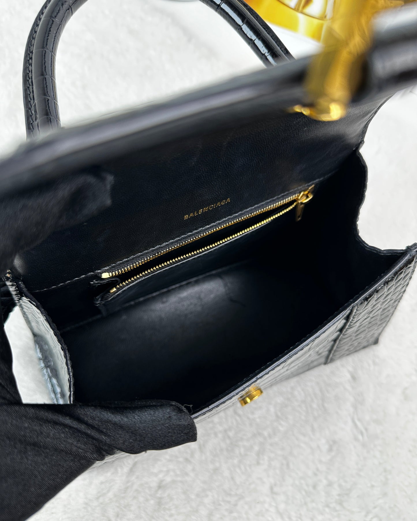 Hourglass Top Handle