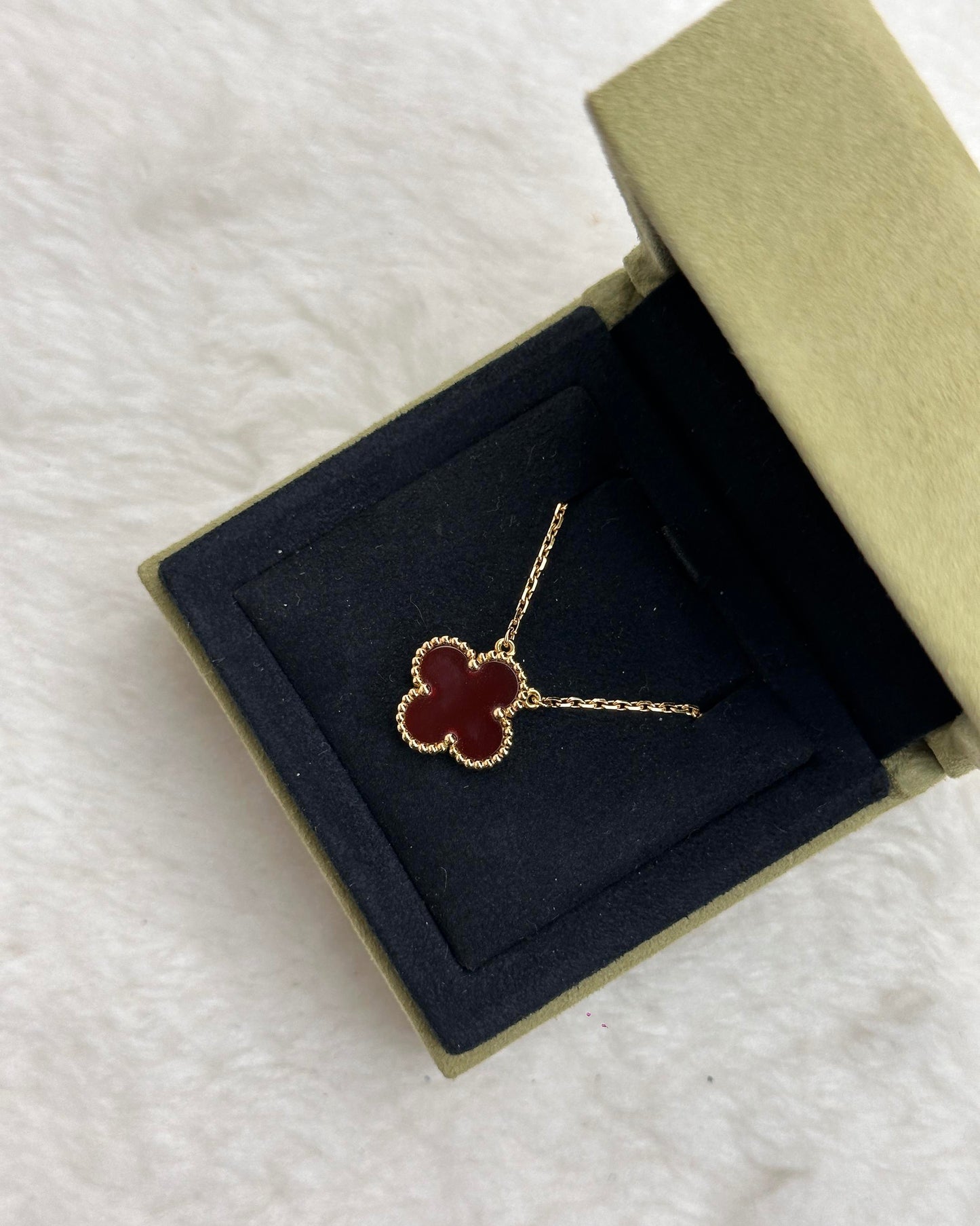 Alhambra necklace