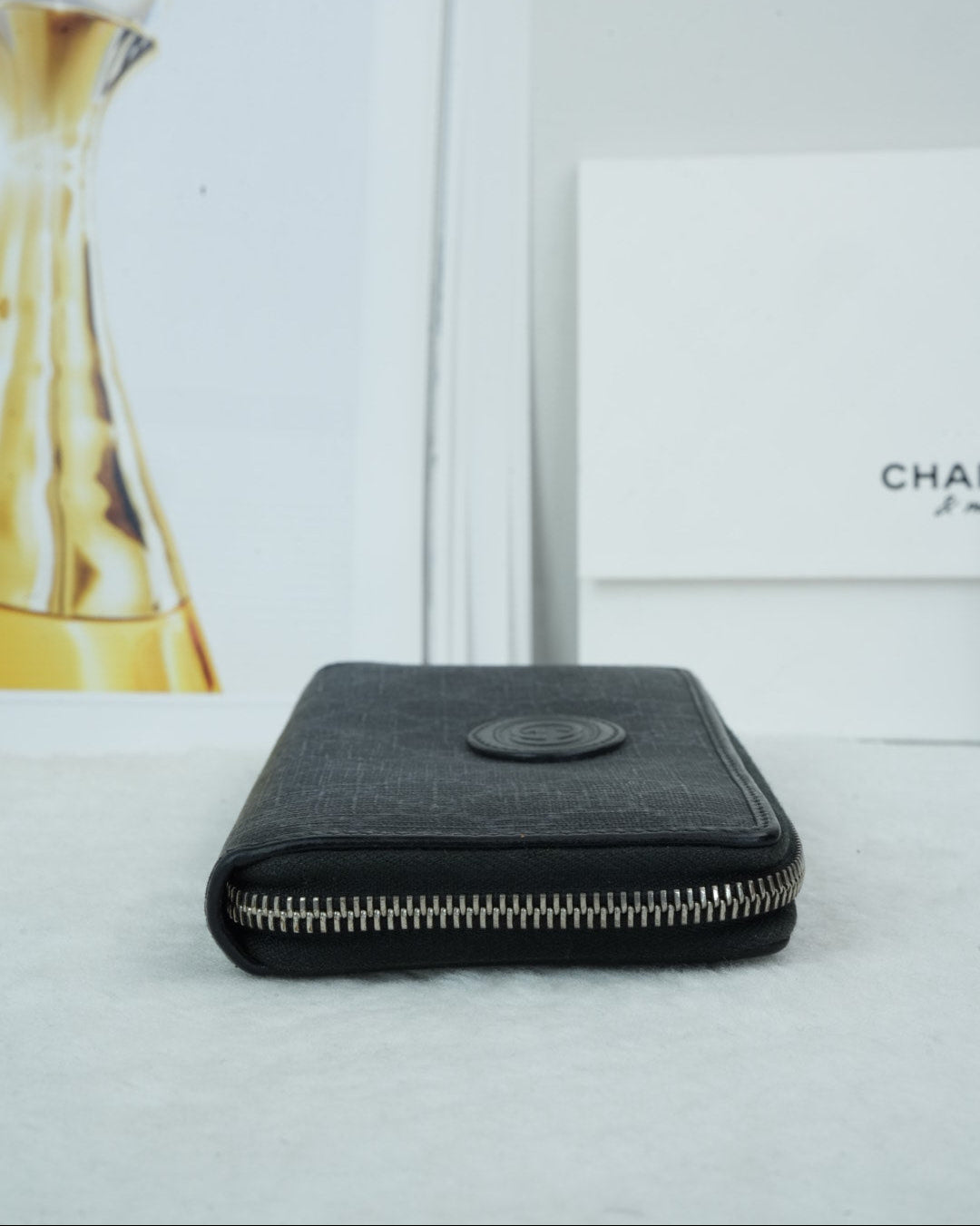 Interlocking G Zip Around