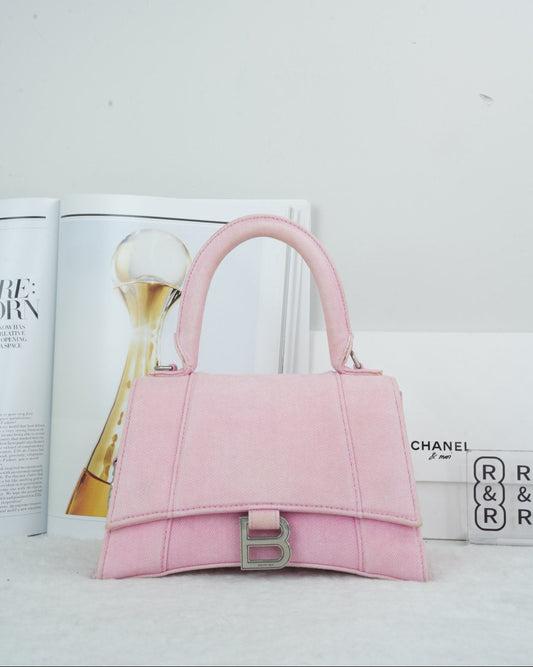 Hourglass Top Handle