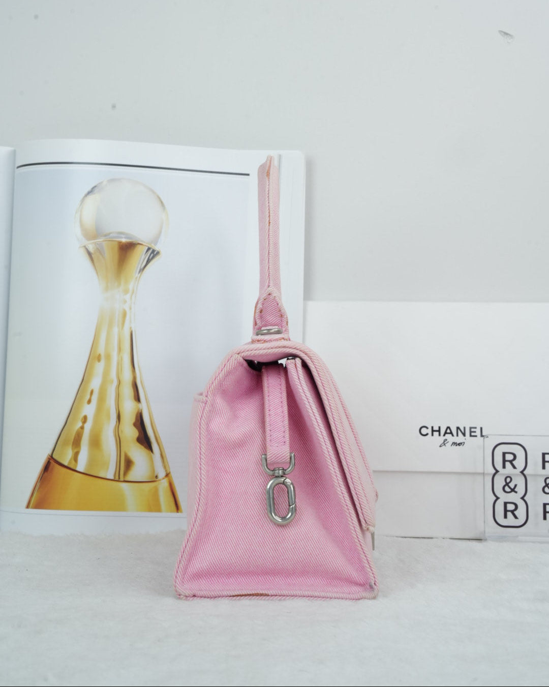 Hourglass Top Handle