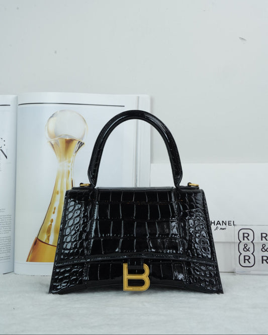 Hourglass Top Handle