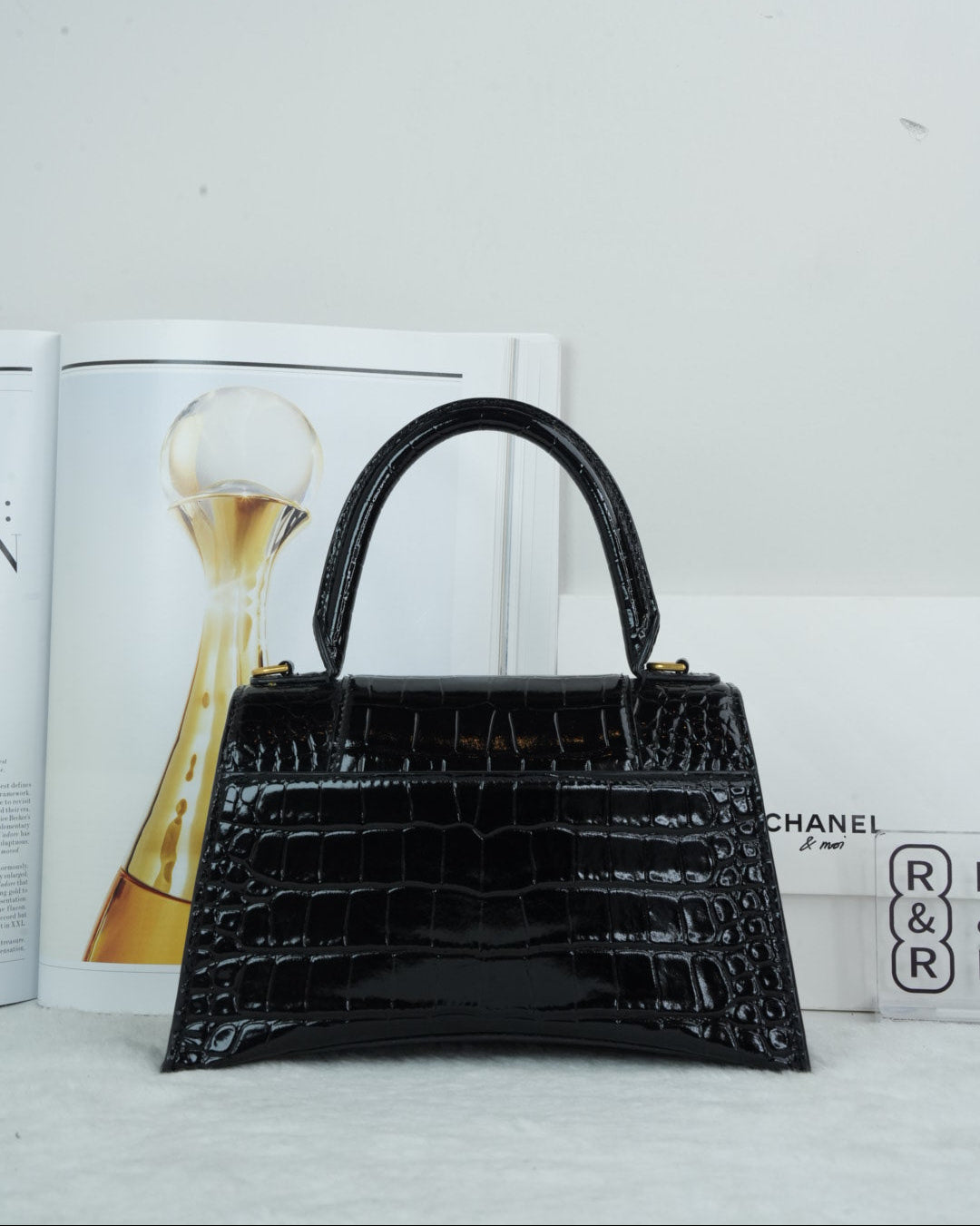 Hourglass Top Handle