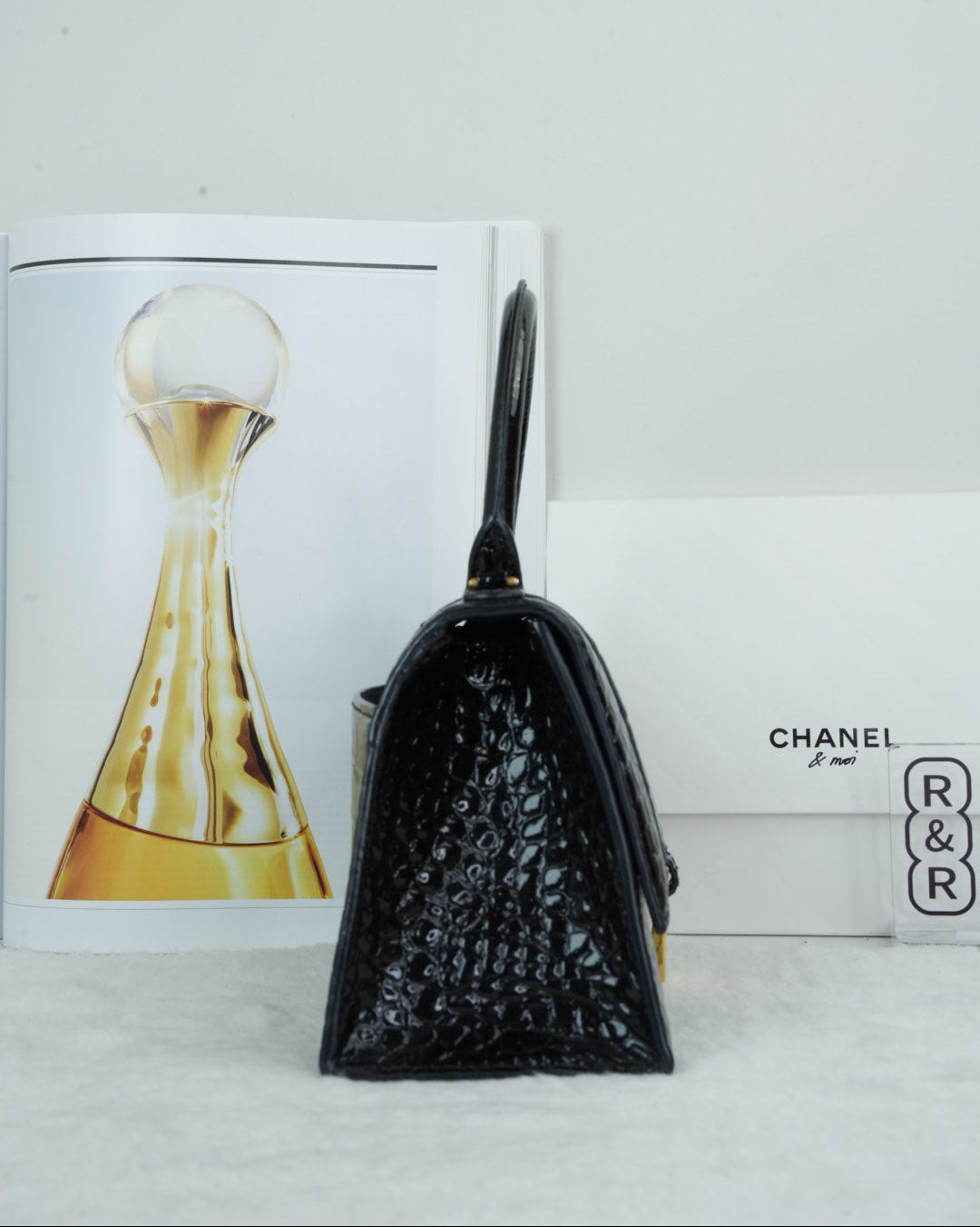 Hourglass Top Handle