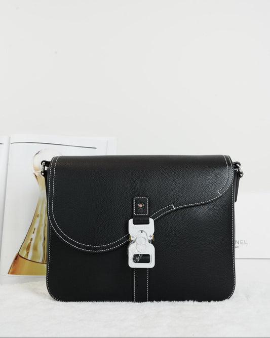 Saddle Messenger