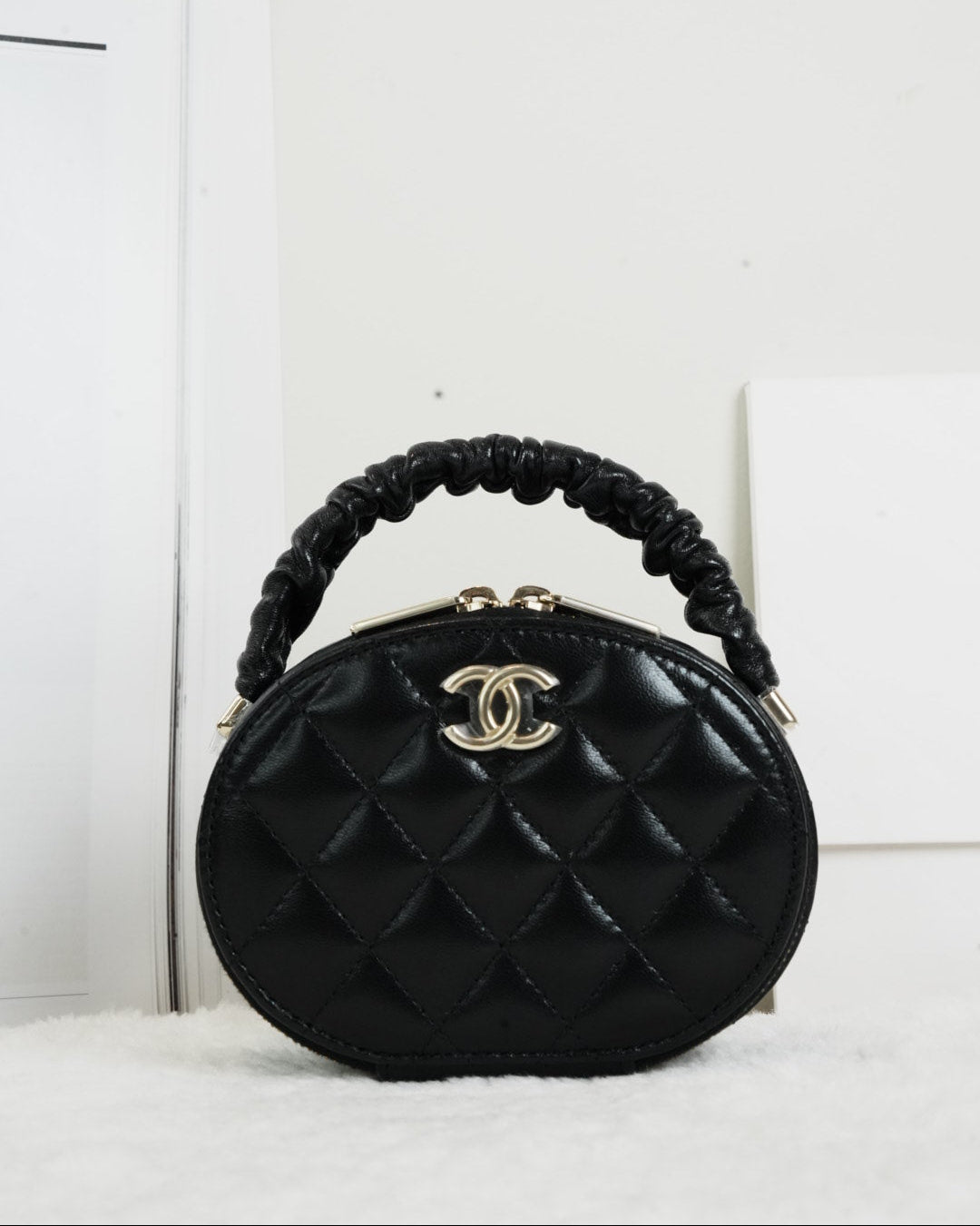 Round Top Handle Bag