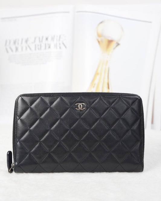 Classic Zipped Wallet