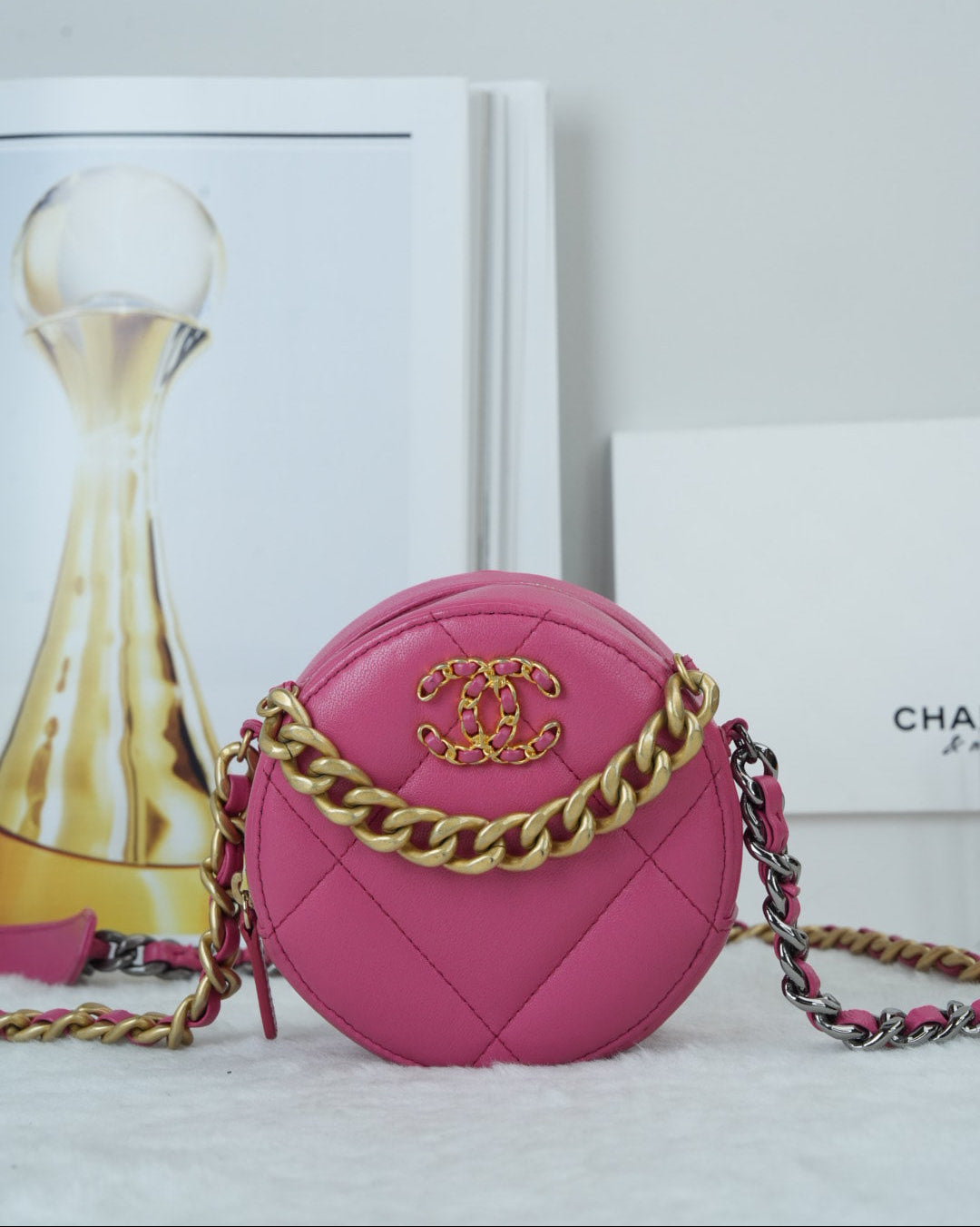 19 Round Clutch with Chain