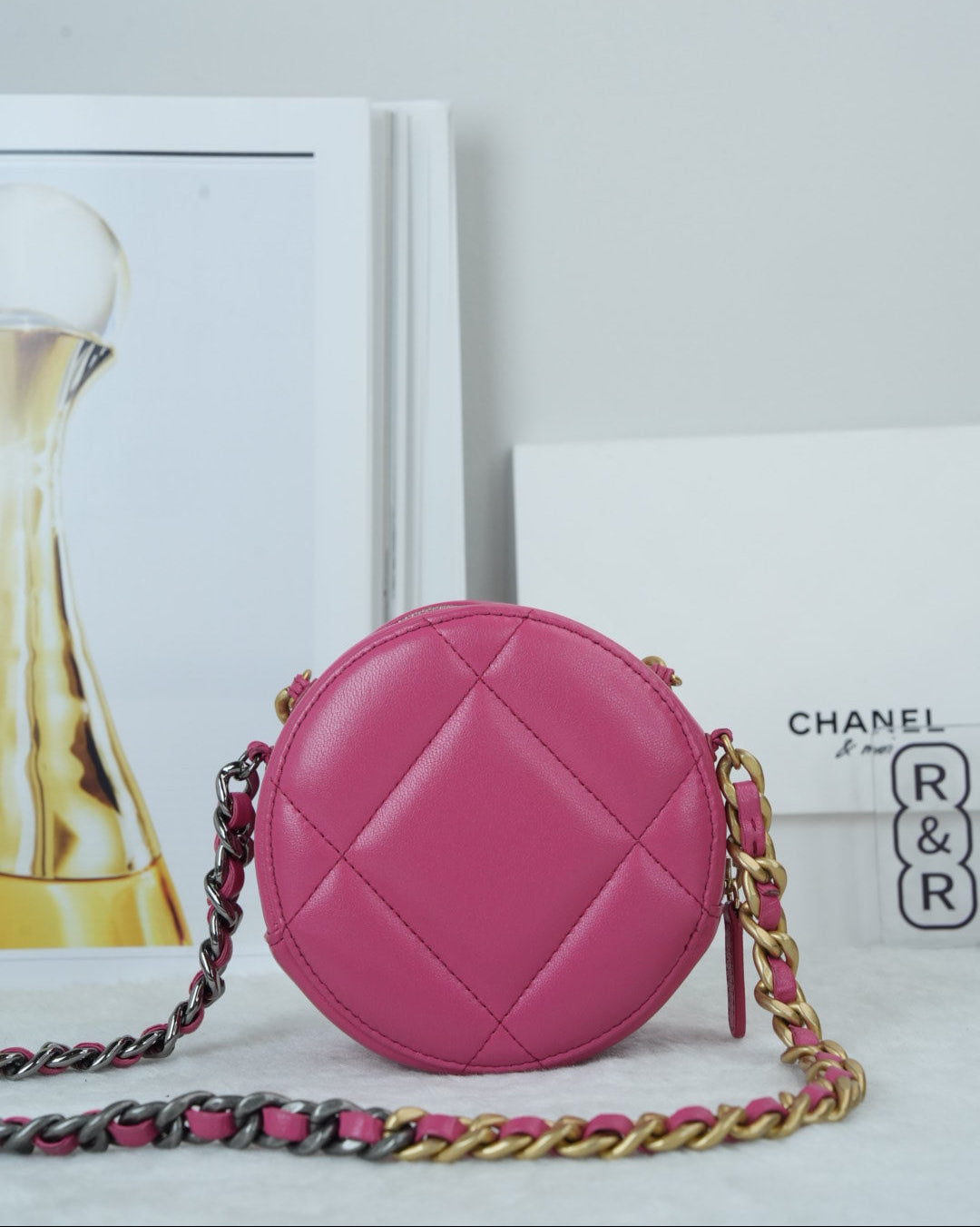 19 Round Clutch with Chain