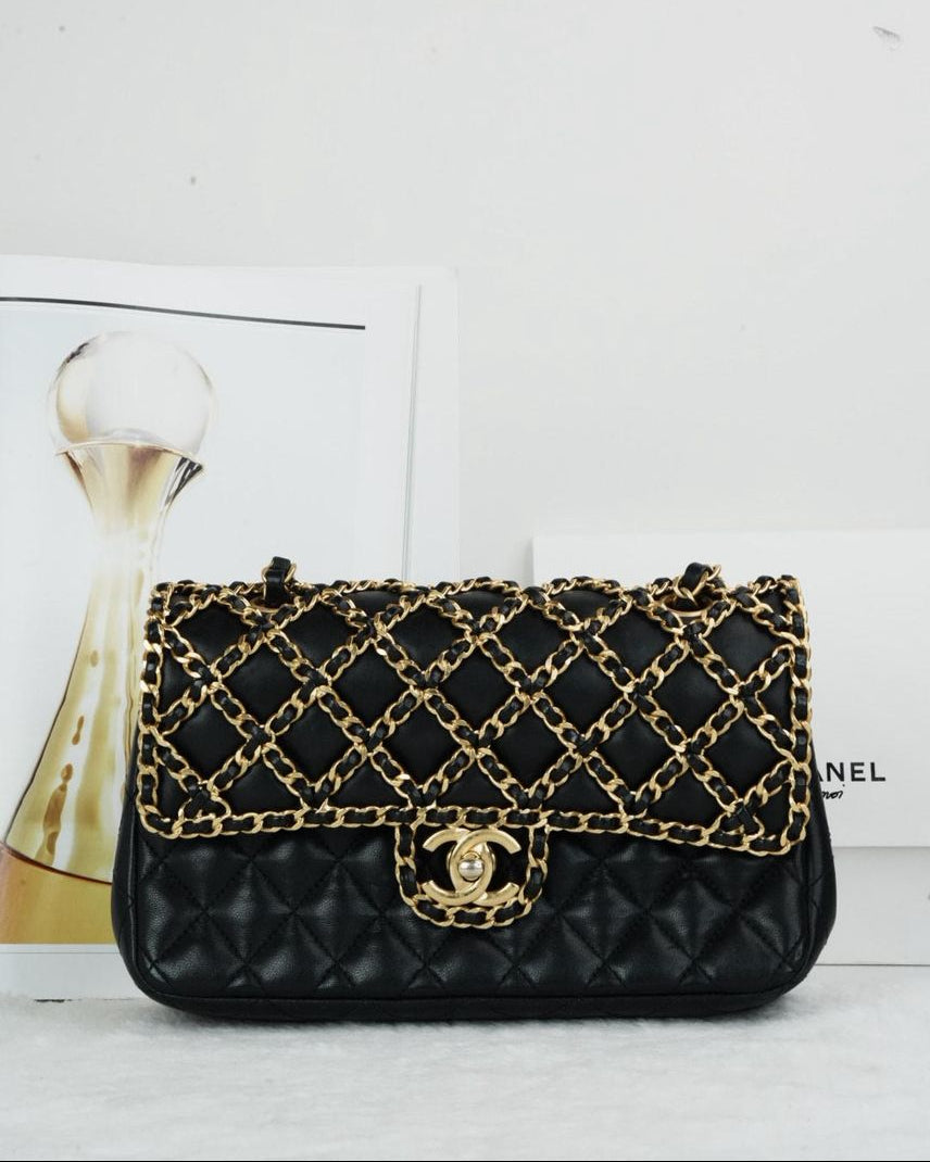 Classic Flap With Woven Chain