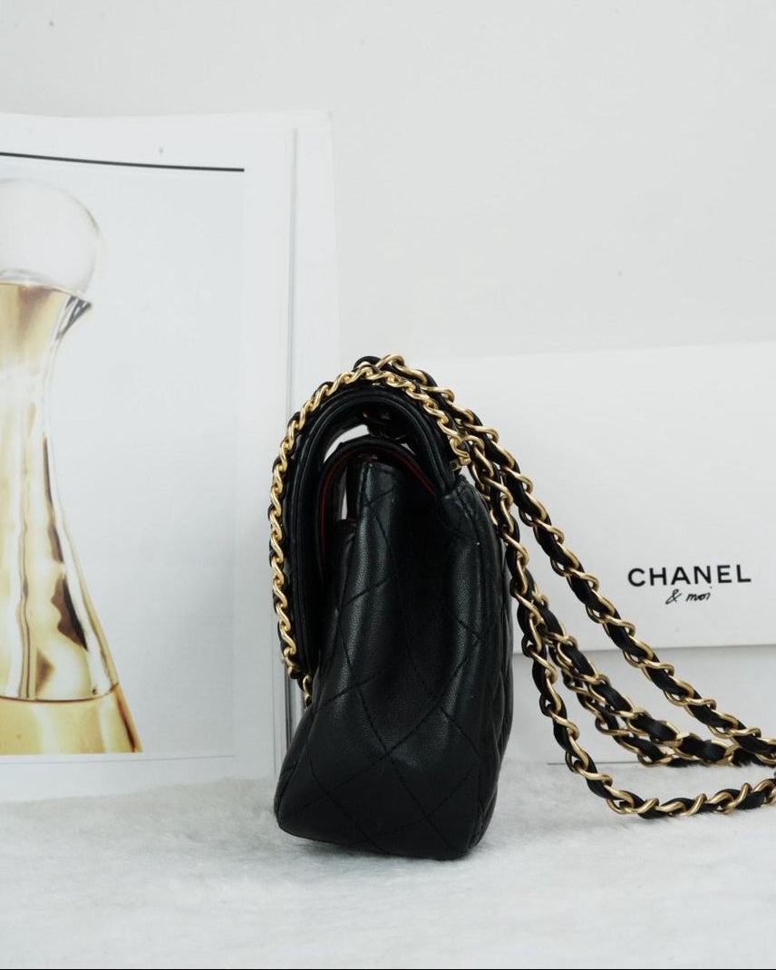 Classic Flap With Woven Chain