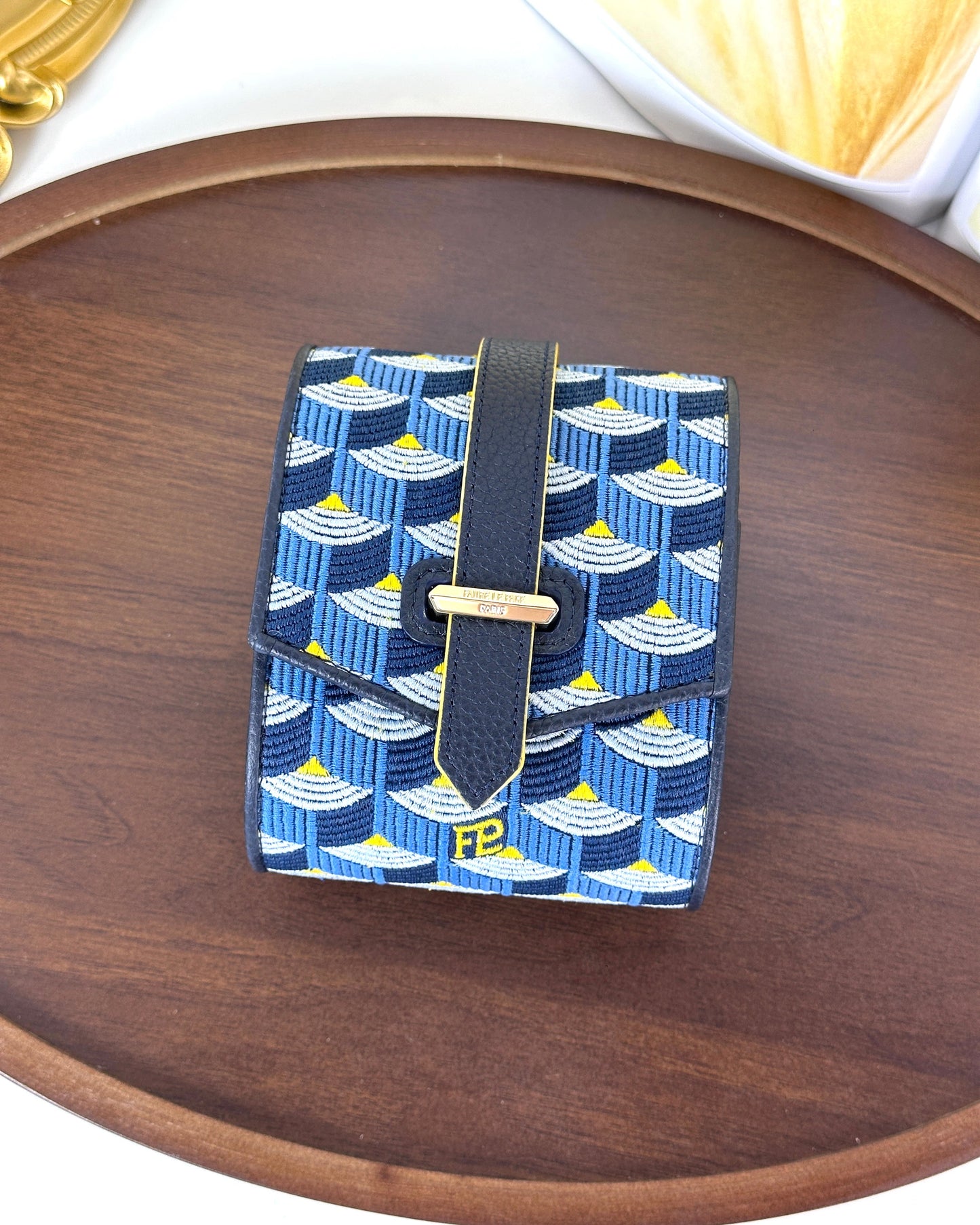 1-Watch Case-Saga