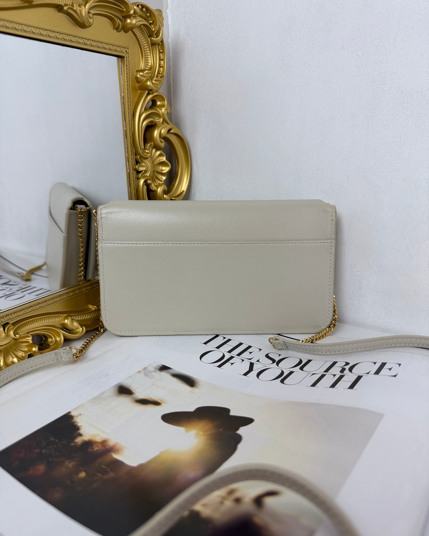 Cassandre Phone Holder