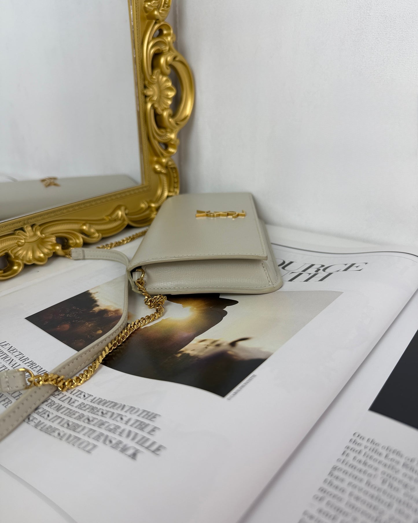 Cassandre Phone Holder