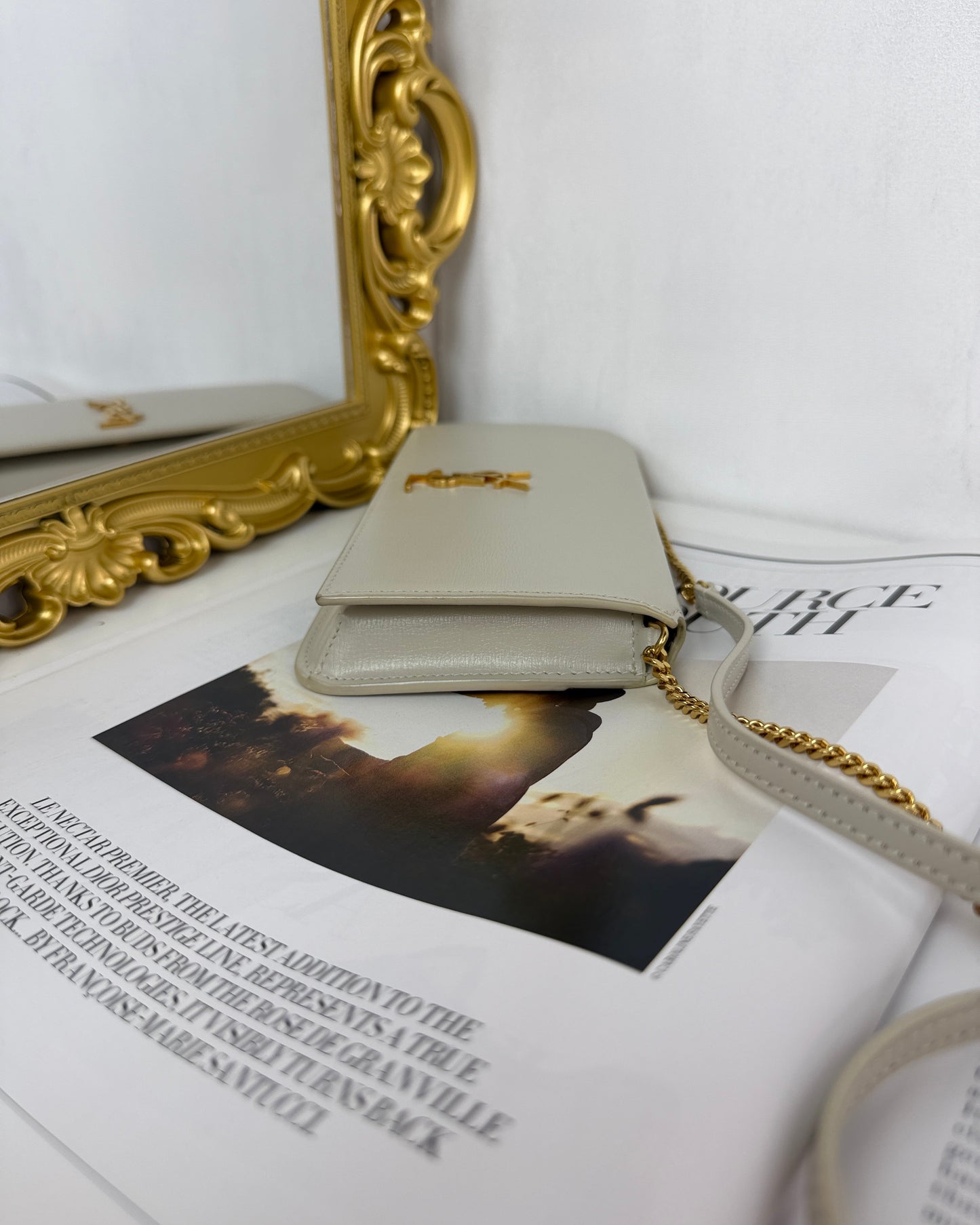 Cassandre Phone Holder