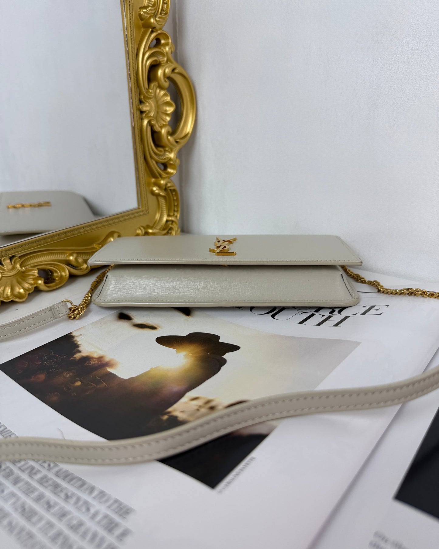 Cassandre Phone Holder