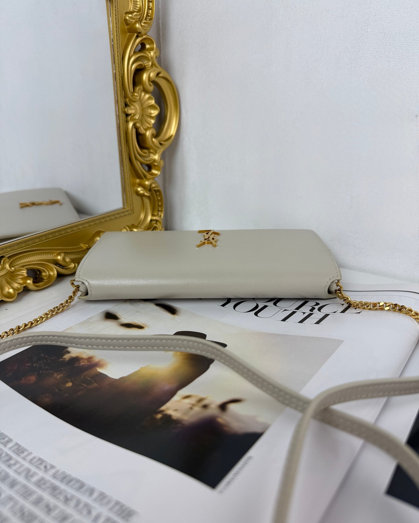 Cassandre Phone Holder