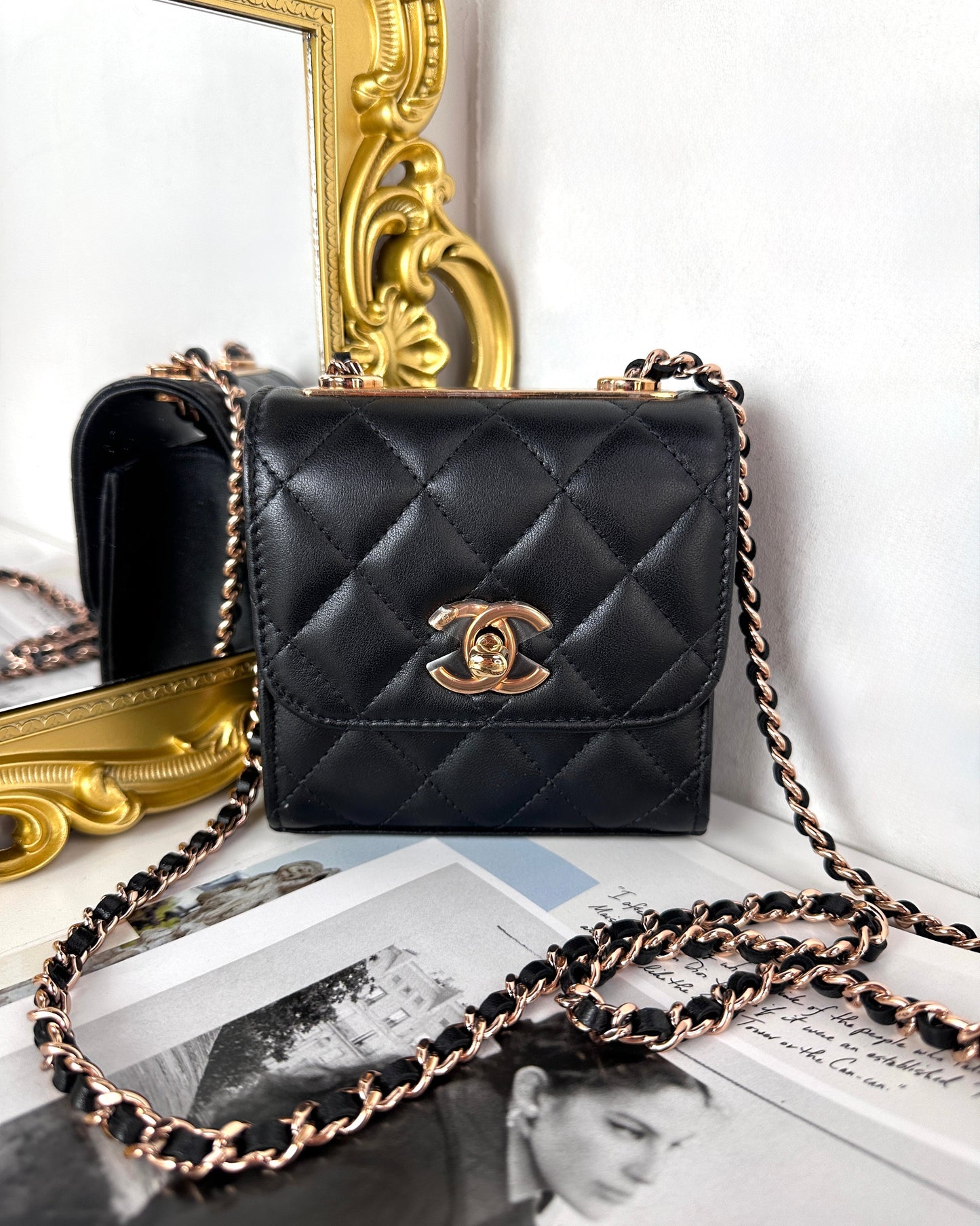 Trendy CC Clutch with Chain
