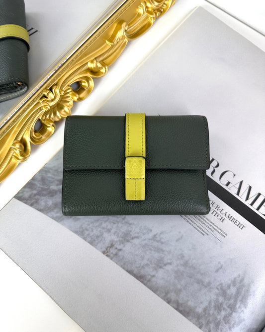 Small Vertical Wallet