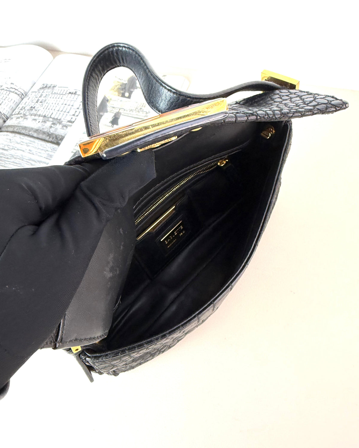 Medium Baguette Bag