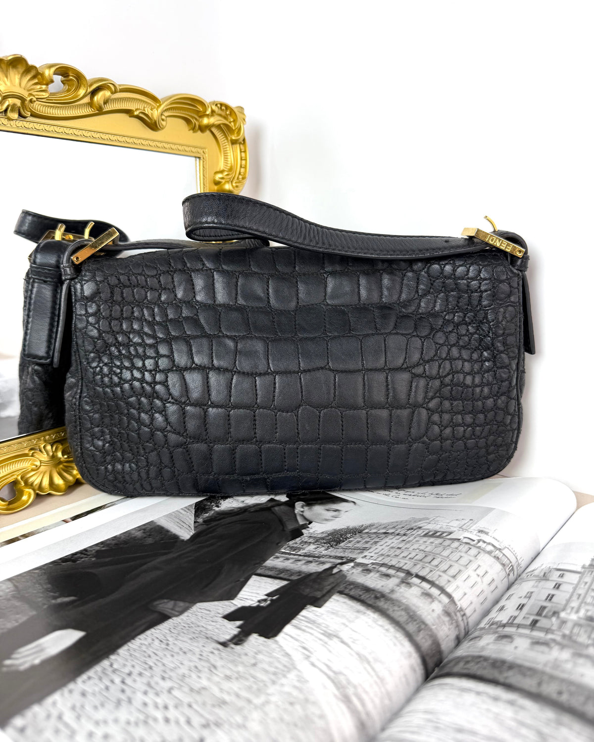 Medium Baguette Bag