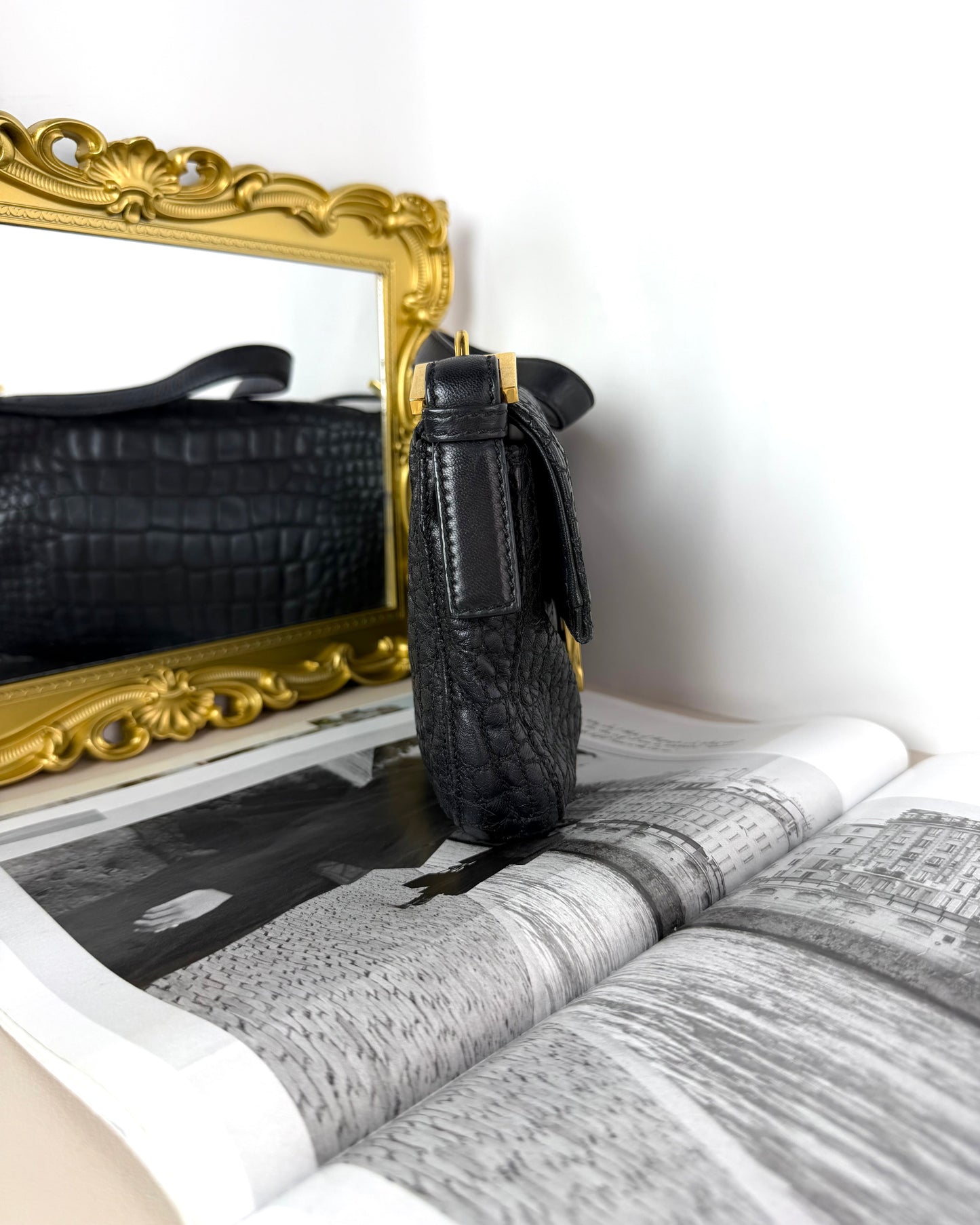 Medium Baguette Bag