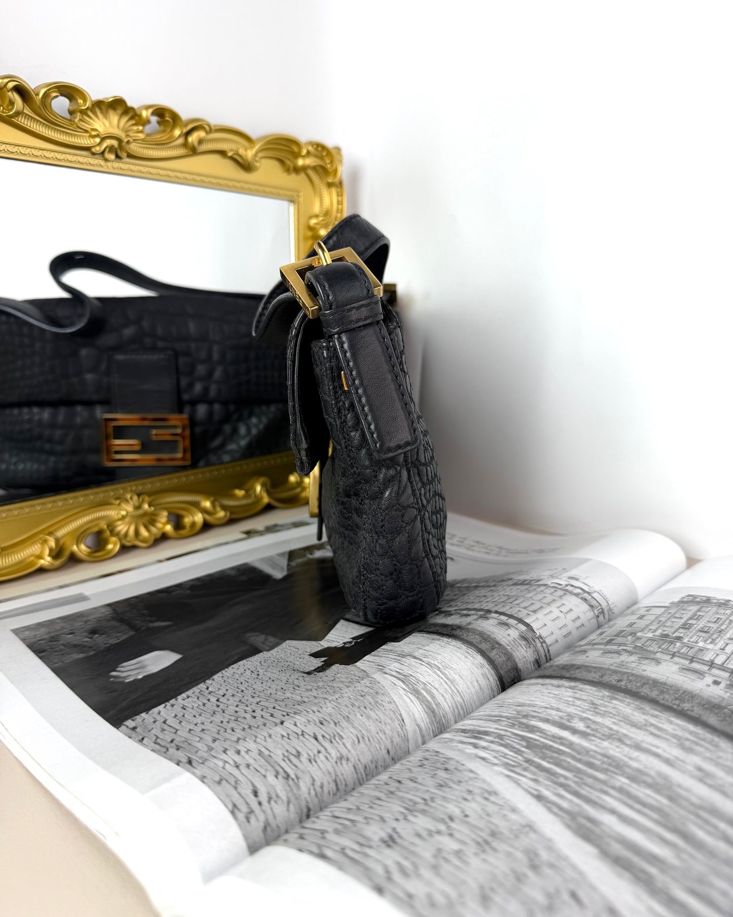Medium Baguette Bag