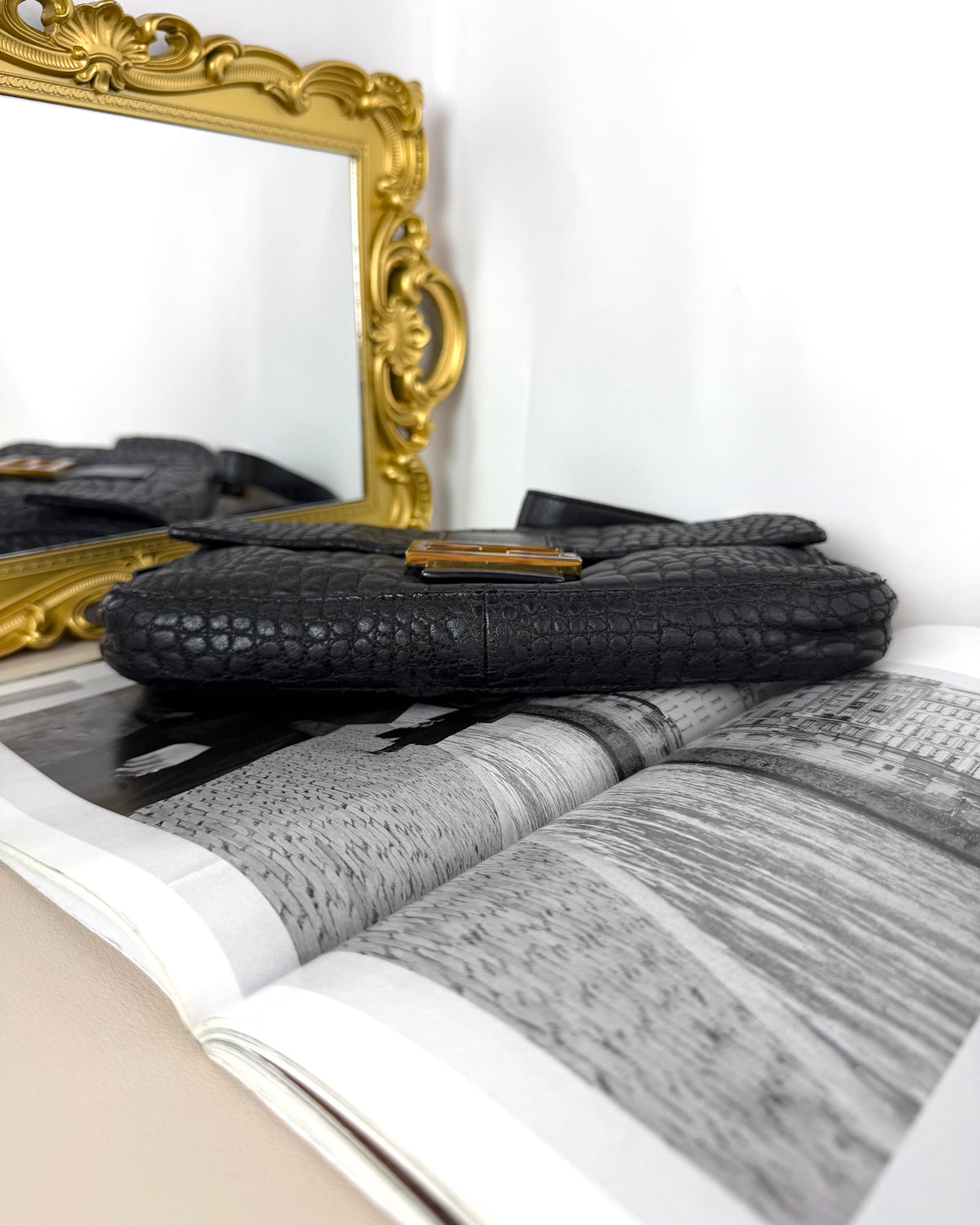 Medium Baguette Bag