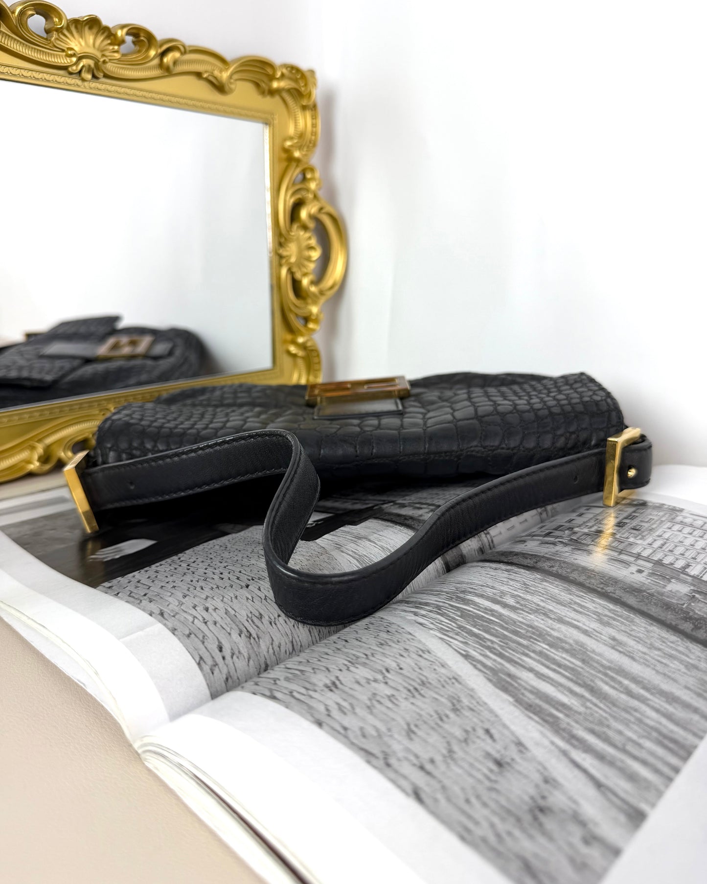 Medium Baguette Bag