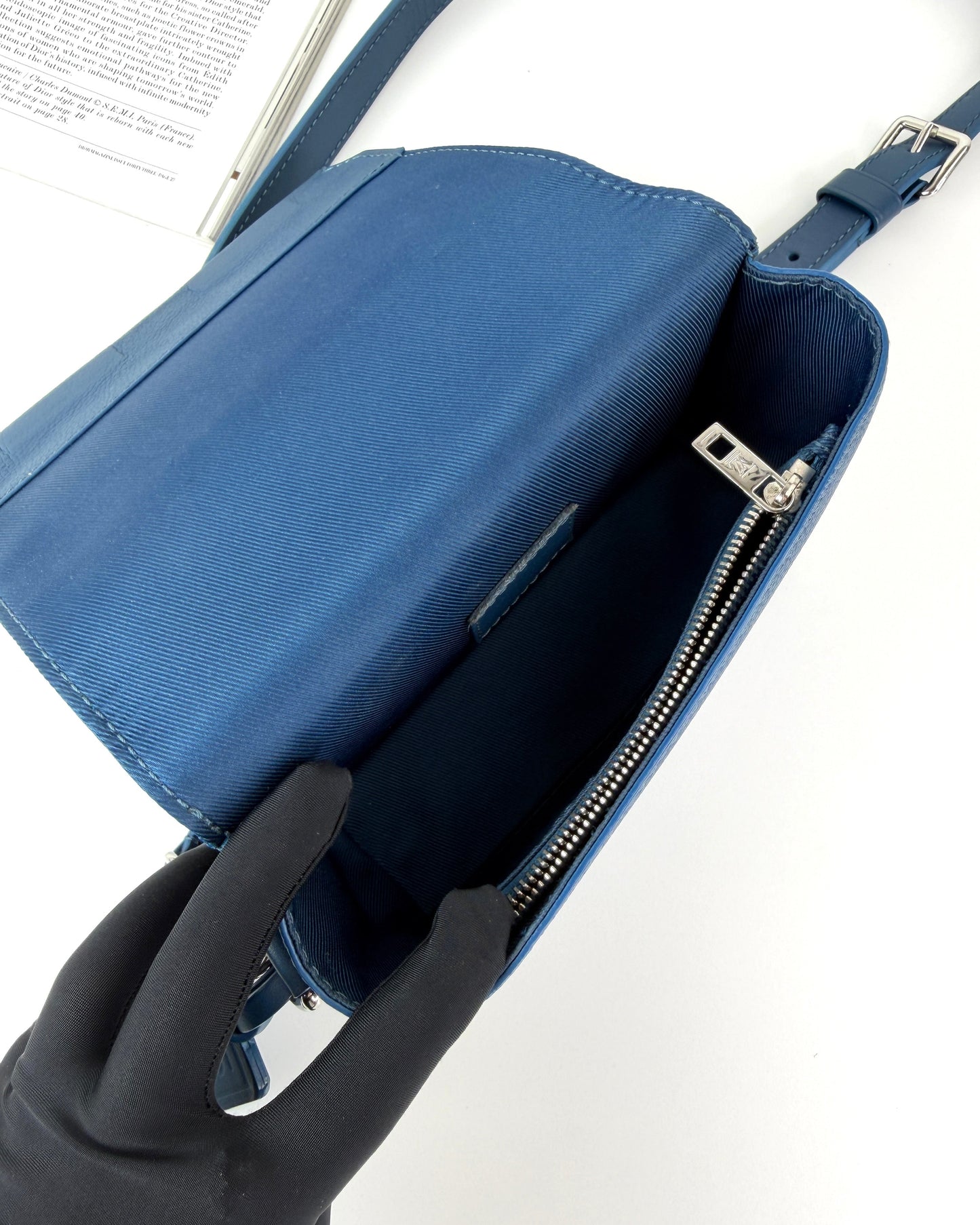 Takeoff Small Messenger Bag