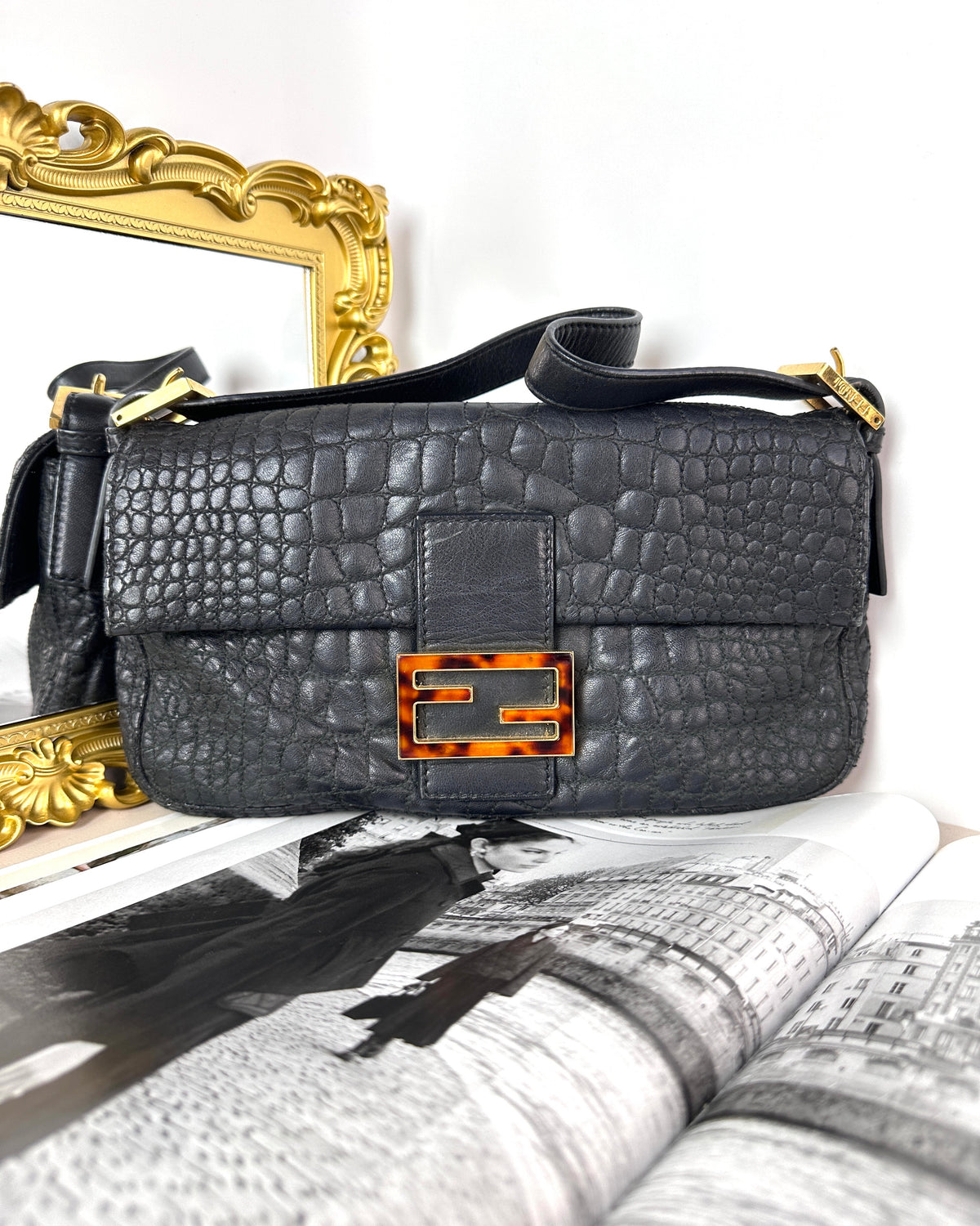 Medium Baguette Bag