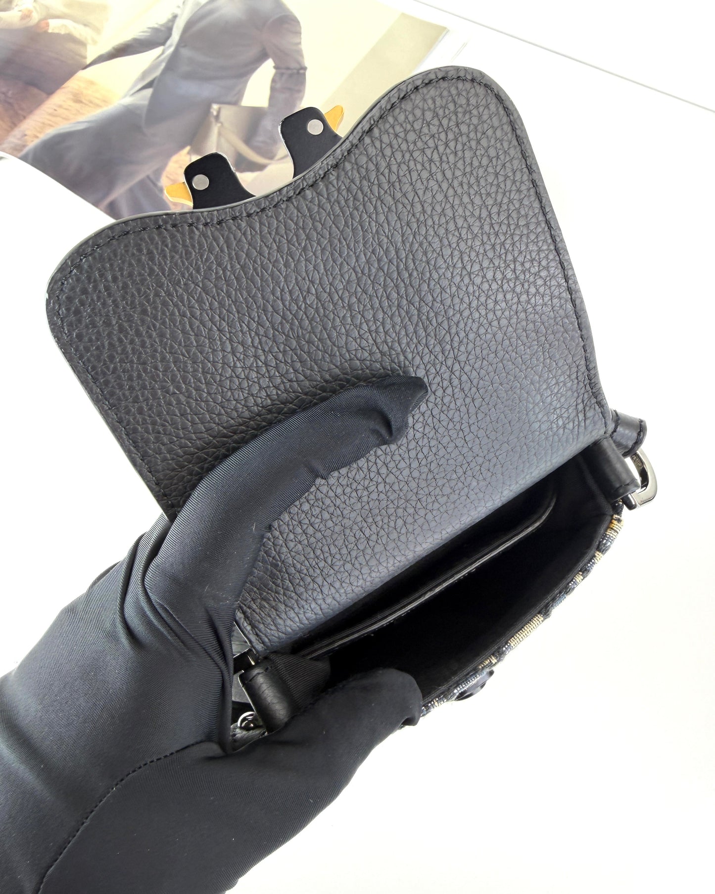 Saddle Vertical Pouch with Strap