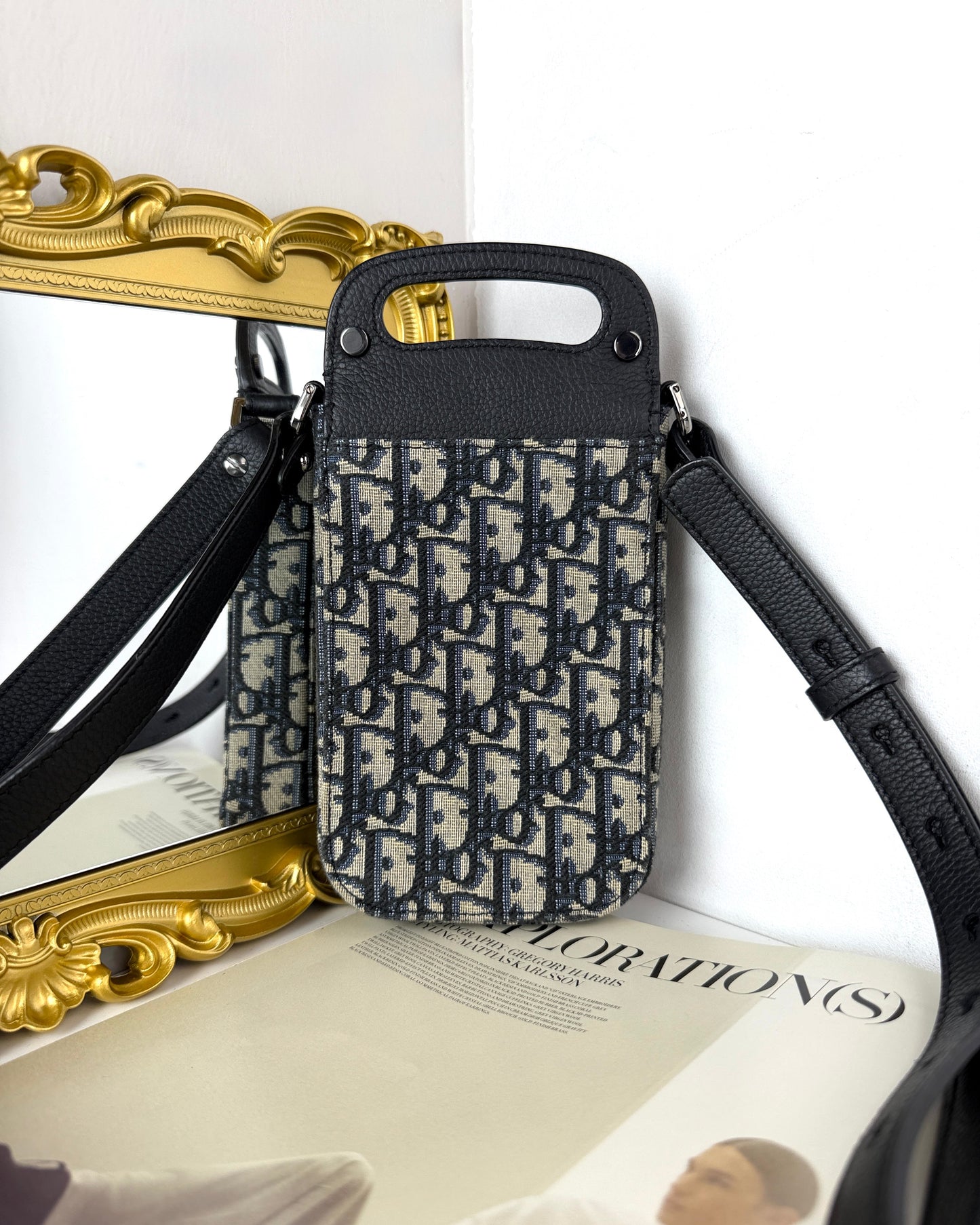 Saddle Vertical Pouch with Strap
