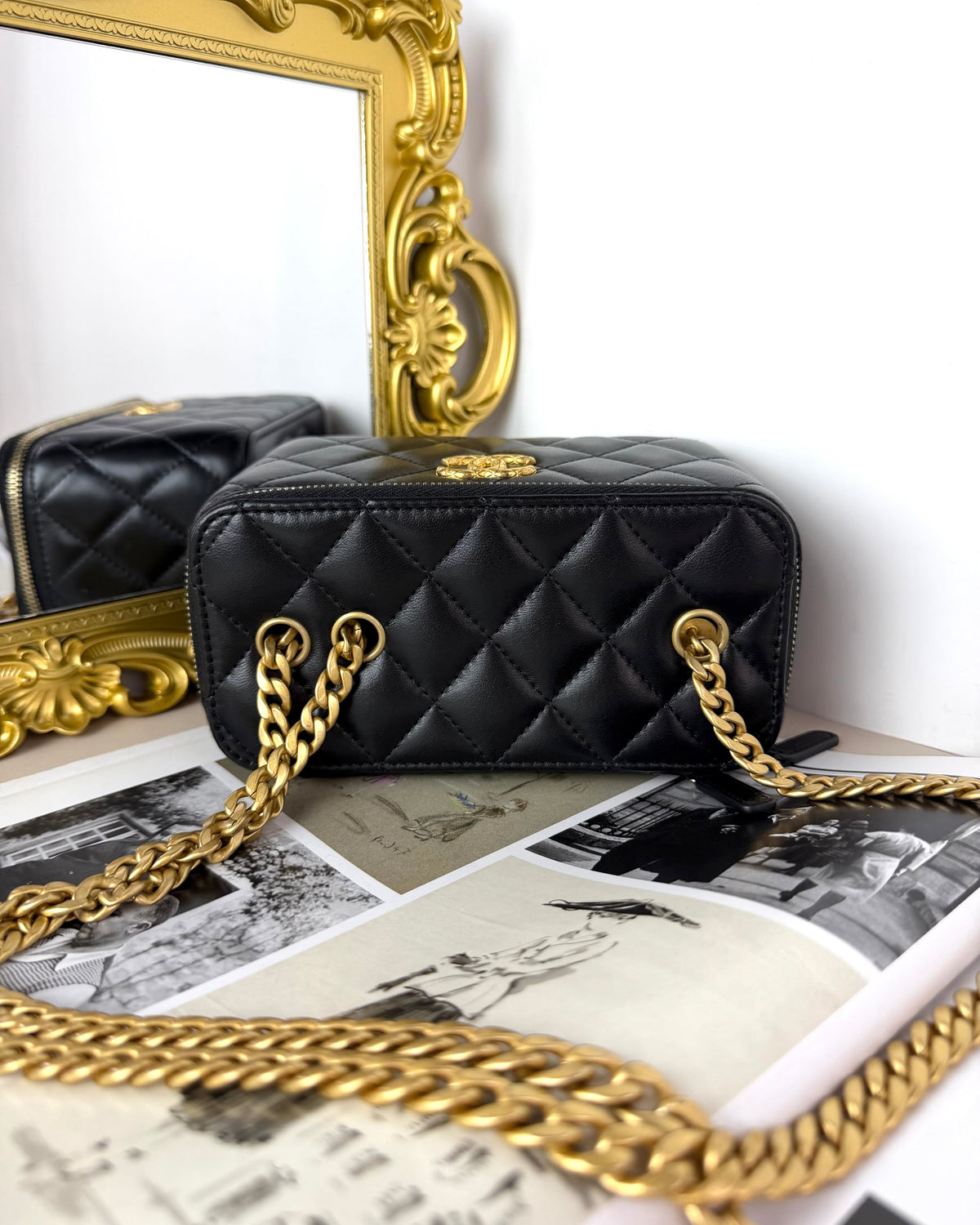 Small Vanity Case with Chain